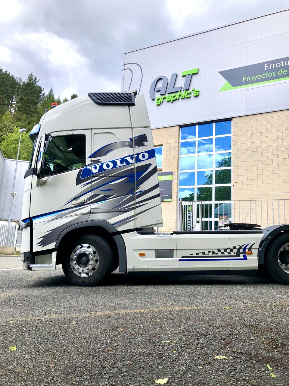 VOLVO